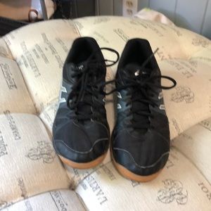 ASICS B400N black sneakers size 8